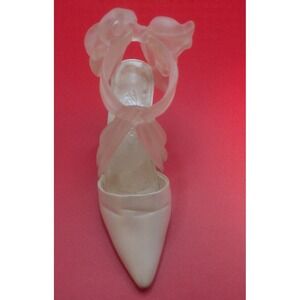 2000 JUST THE RIGHT SHOE CREME COLORED MINATURE SHOE W/CRYSTAL BOW "WRAP IT UP"